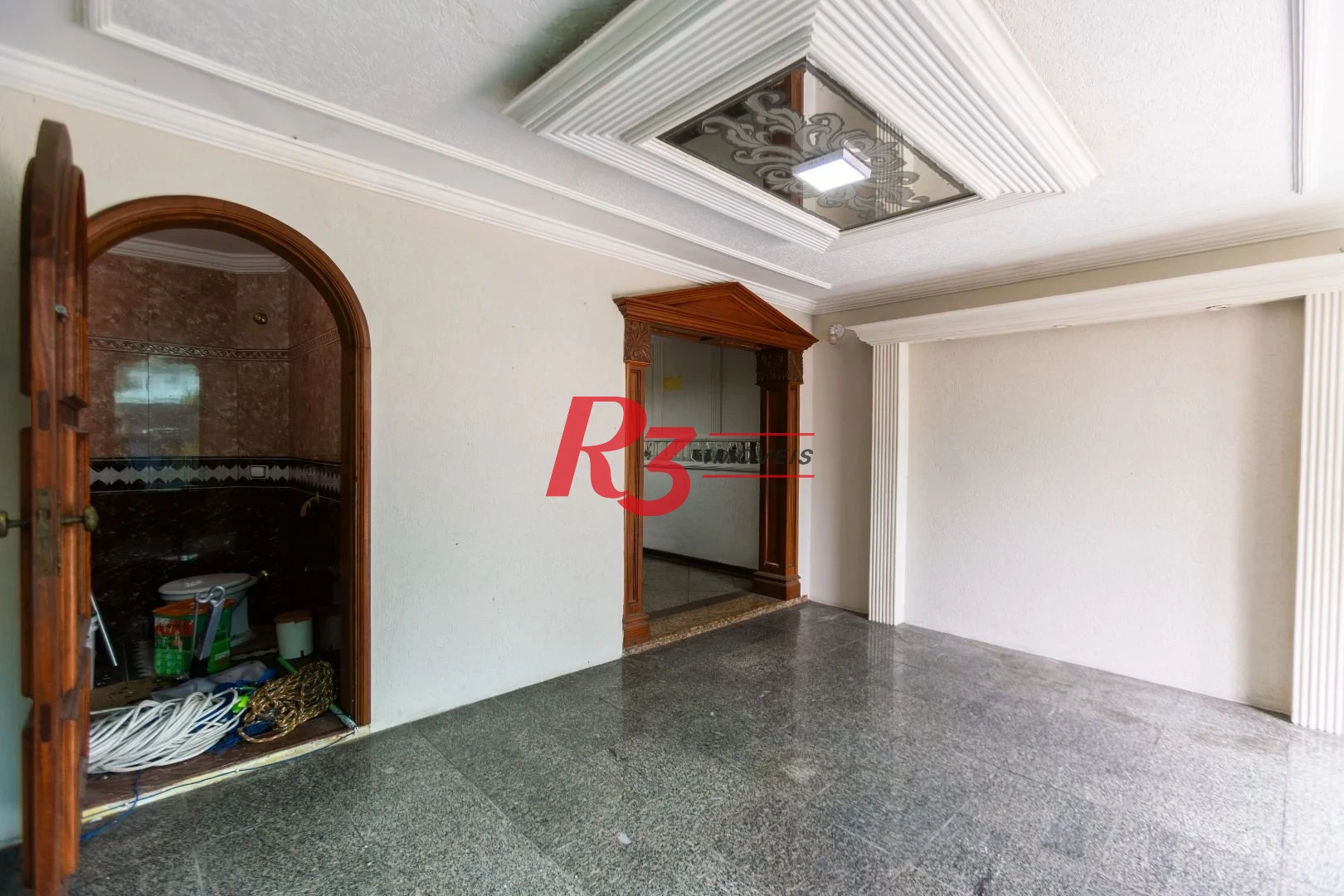 Sobrado com 3 dormitórios à venda, 260 m² por R$ 1.810.000,00 - Ponta da Praia - Santos/SP