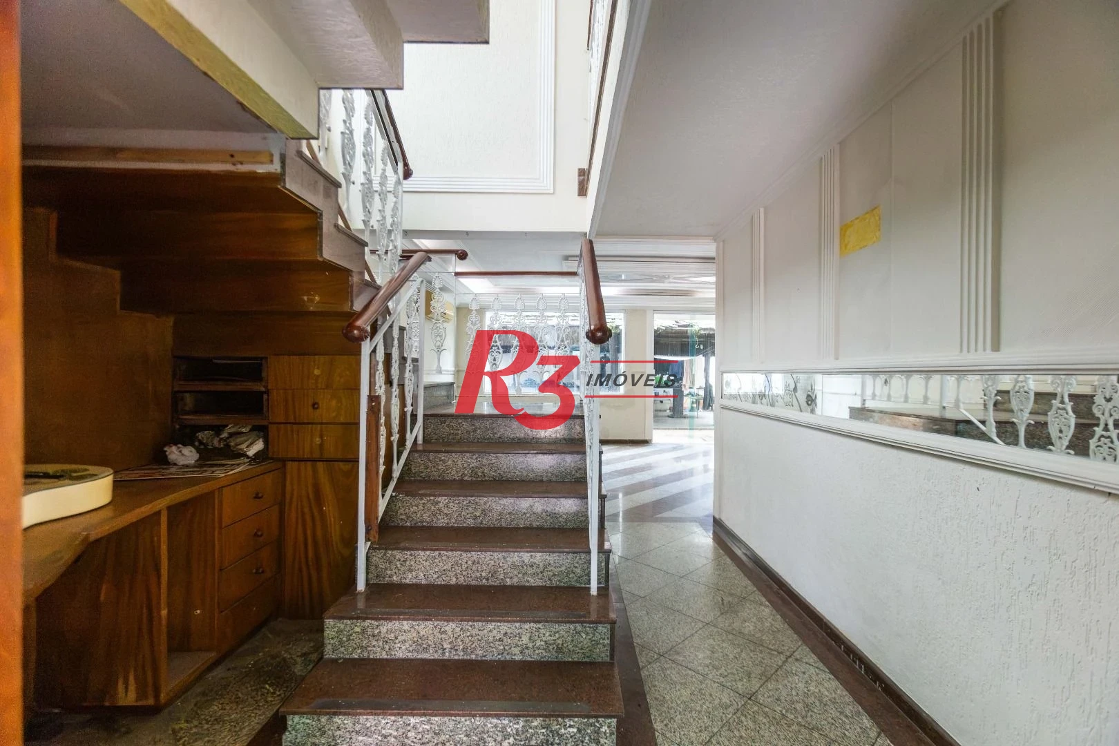 Sobrado com 3 dormitórios à venda, 260 m² por R$ 1.810.000,00 - Ponta da Praia - Santos/SP