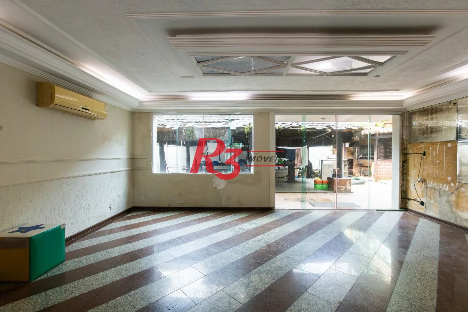 Sobrado com 3 dormitórios à venda, 260 m² por R$ 1.810.000,00 - Ponta da Praia - Santos/SP