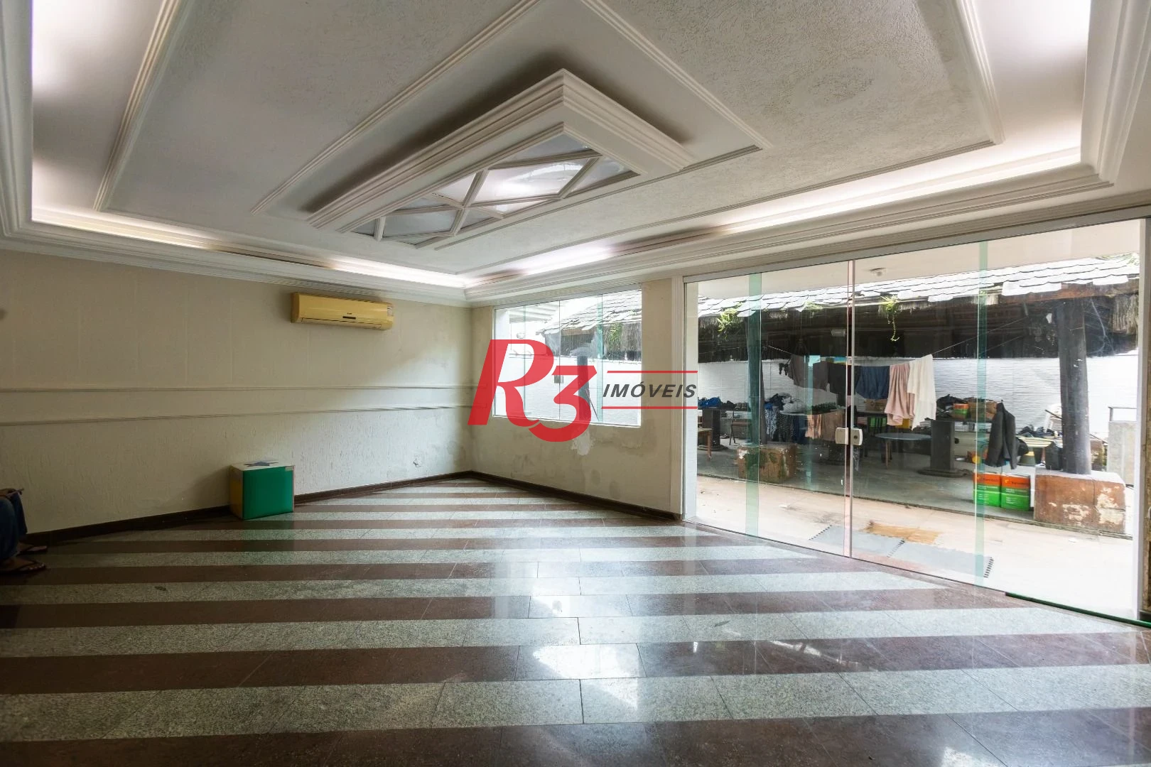 Sobrado com 3 dormitórios à venda, 260 m² por R$ 1.810.000,00 - Ponta da Praia - Santos/SP