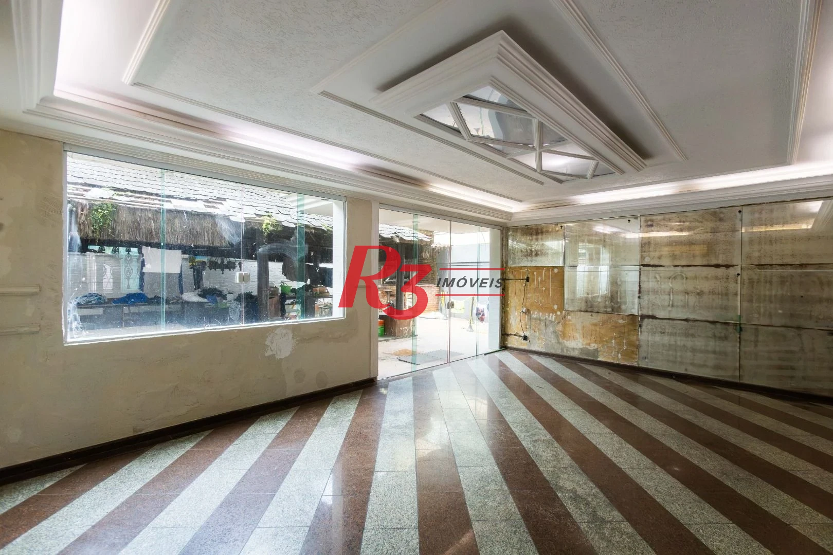 Sobrado com 3 dormitórios à venda, 260 m² por R$ 1.810.000,00 - Ponta da Praia - Santos/SP