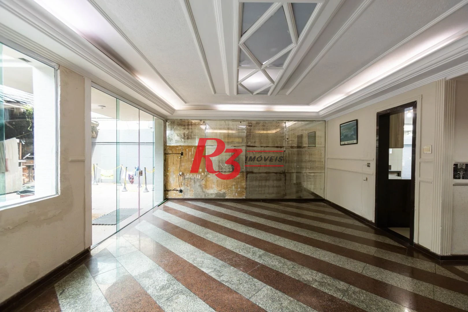 Sobrado com 3 dormitórios à venda, 260 m² por R$ 1.810.000,00 - Ponta da Praia - Santos/SP