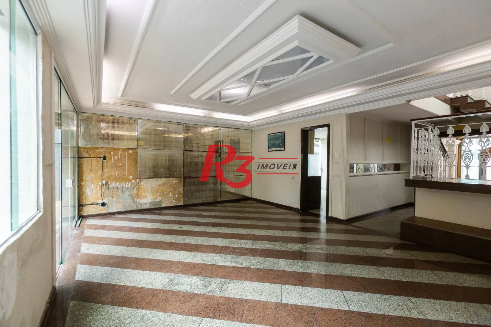 Sobrado com 3 dormitórios à venda, 260 m² por R$ 1.810.000,00 - Ponta da Praia - Santos/SP