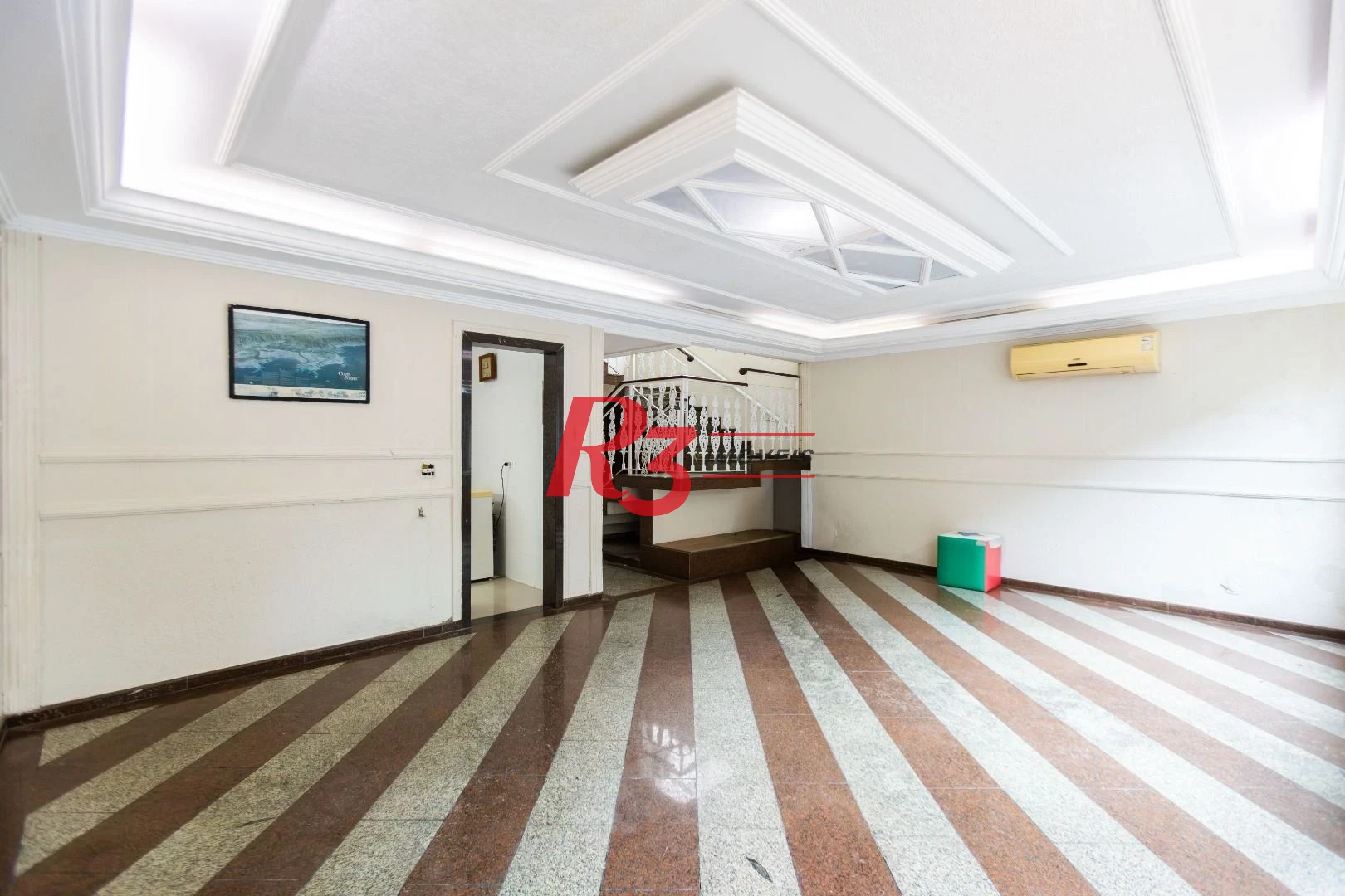 Sobrado com 3 dormitórios à venda, 260 m² por R$ 1.810.000,00 - Ponta da Praia - Santos/SP