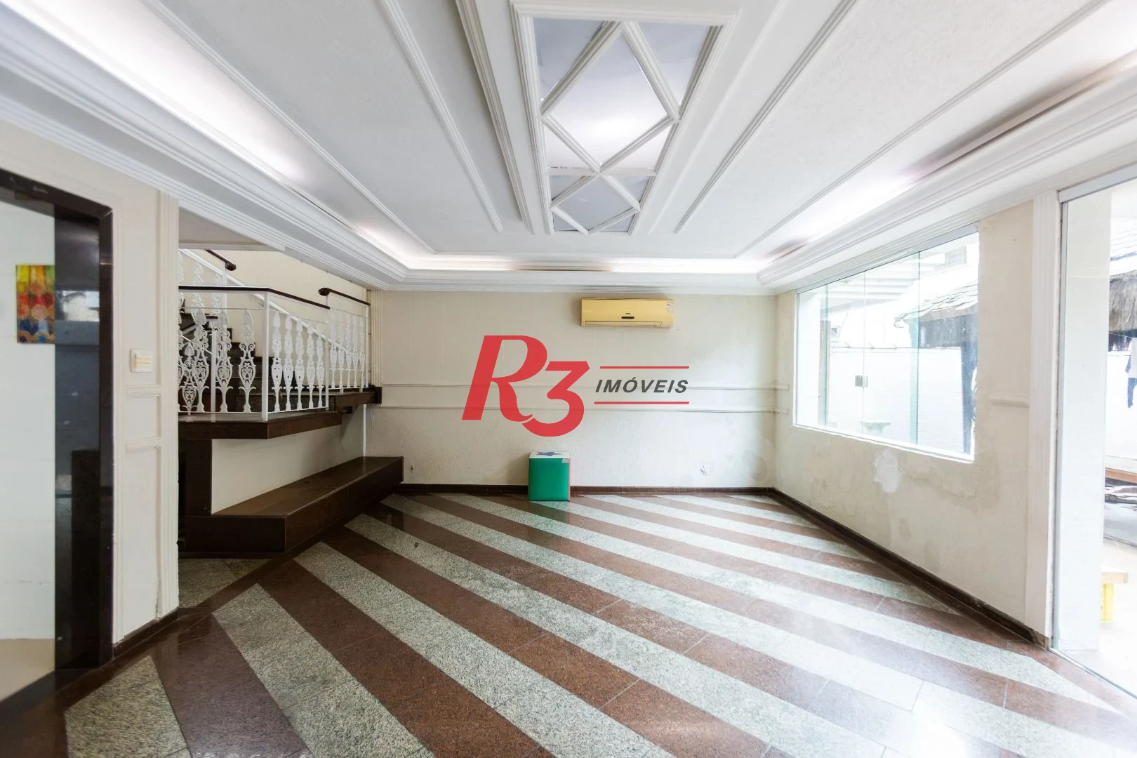 Sobrado com 3 dormitórios à venda, 260 m² por R$ 1.810.000,00 - Ponta da Praia - Santos/SP