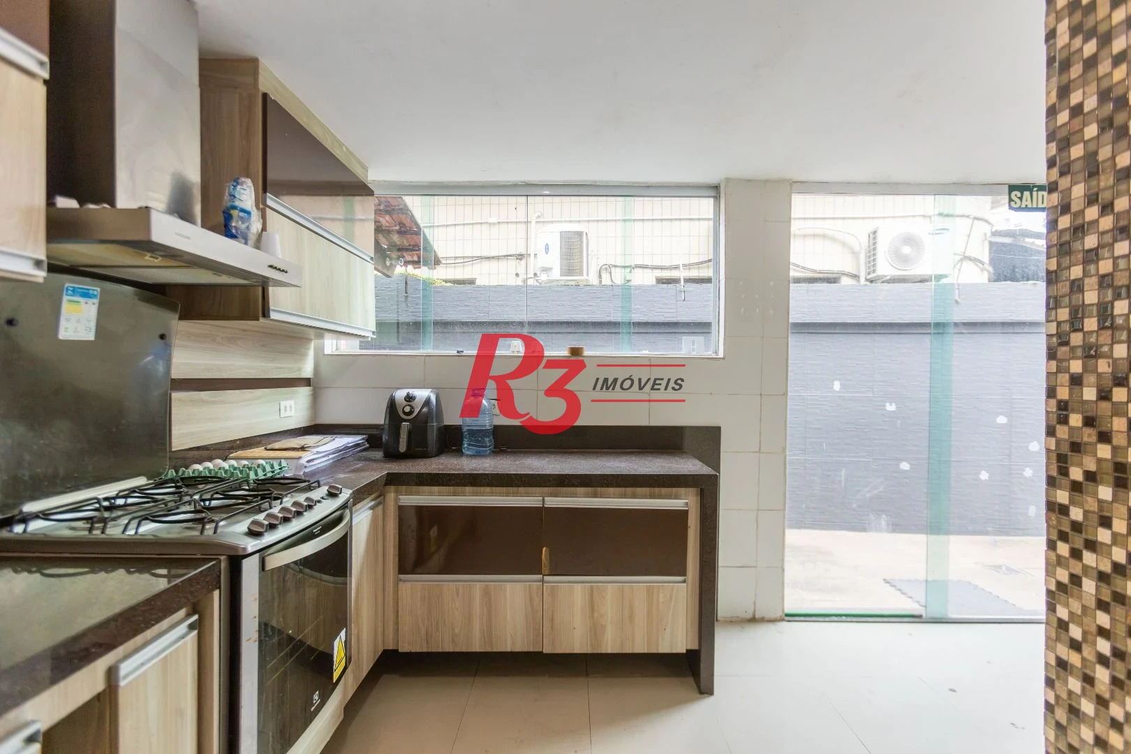 Sobrado com 3 dormitórios à venda, 260 m² por R$ 1.810.000,00 - Ponta da Praia - Santos/SP