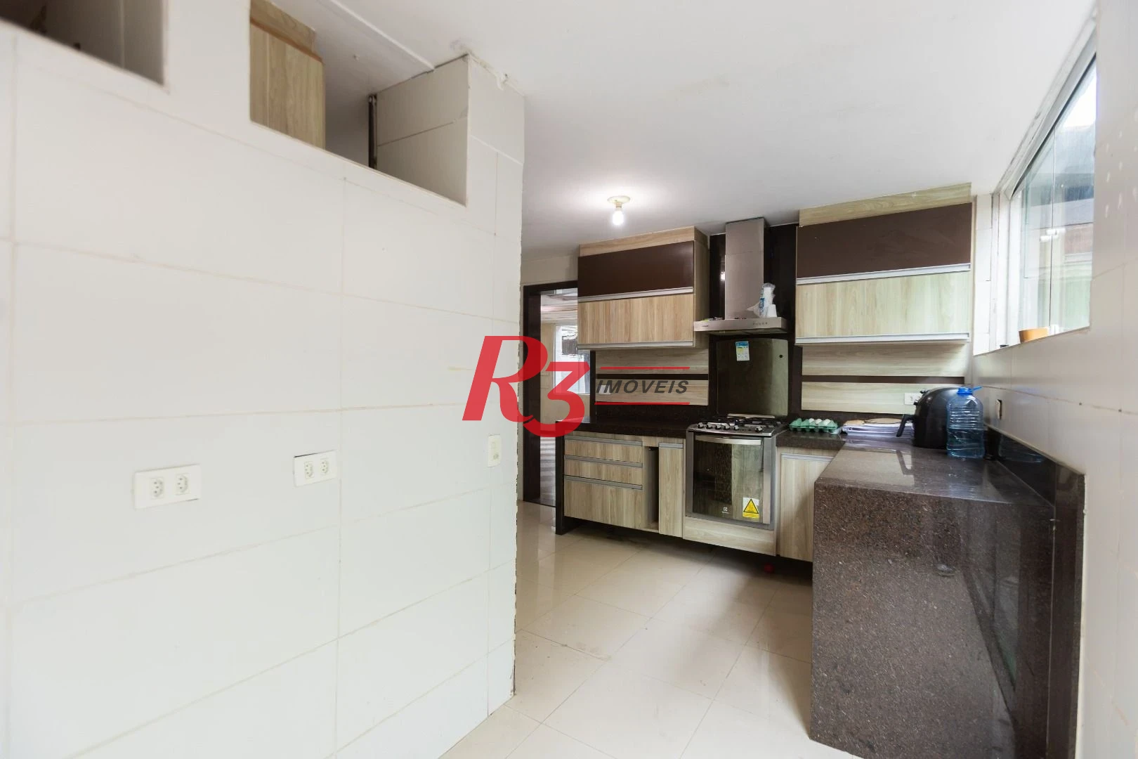 Sobrado com 3 dormitórios à venda, 260 m² por R$ 1.810.000,00 - Ponta da Praia - Santos/SP
