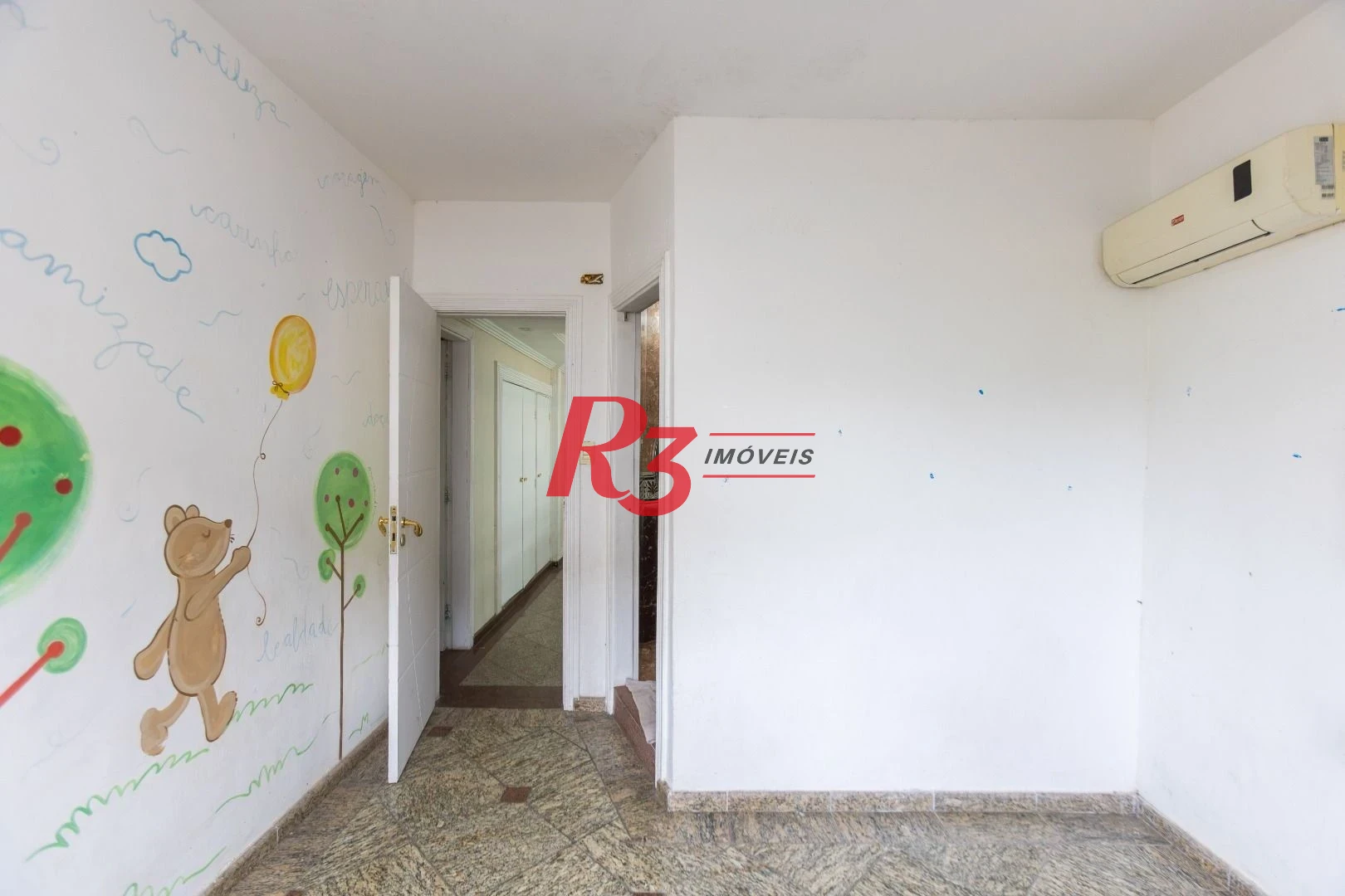 Sobrado com 3 dormitórios à venda, 260 m² por R$ 1.810.000,00 - Ponta da Praia - Santos/SP