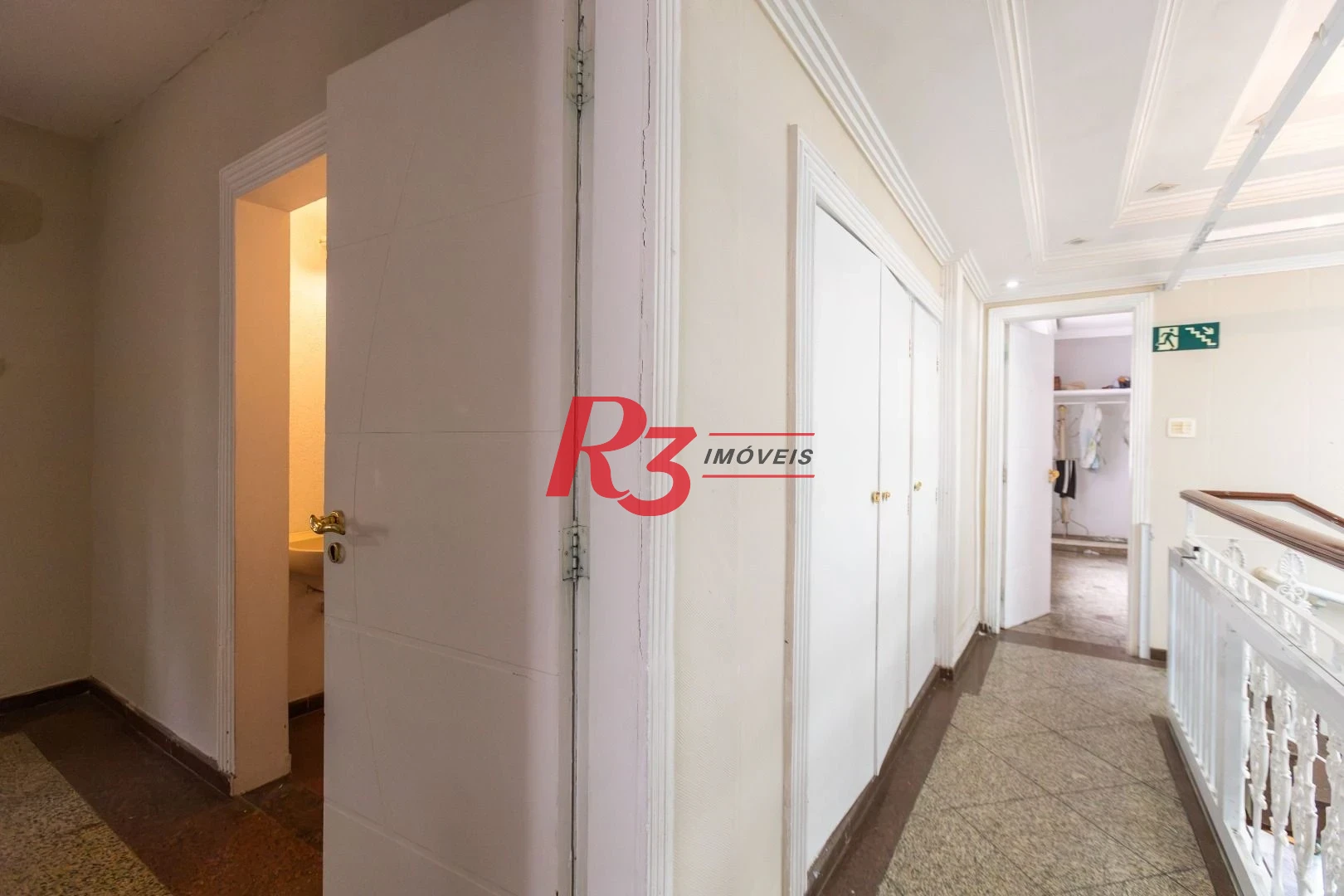 Sobrado com 3 dormitórios à venda, 260 m² por R$ 1.810.000,00 - Ponta da Praia - Santos/SP