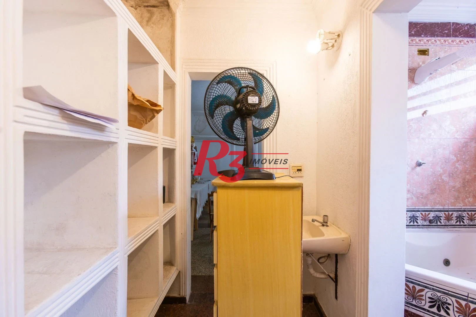 Sobrado com 3 dormitórios à venda, 260 m² por R$ 1.810.000,00 - Ponta da Praia - Santos/SP