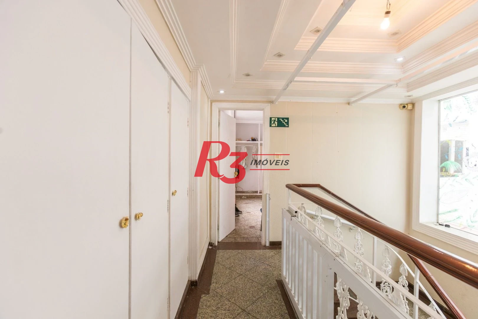 Sobrado com 3 dormitórios à venda, 260 m² por R$ 1.810.000,00 - Ponta da Praia - Santos/SP