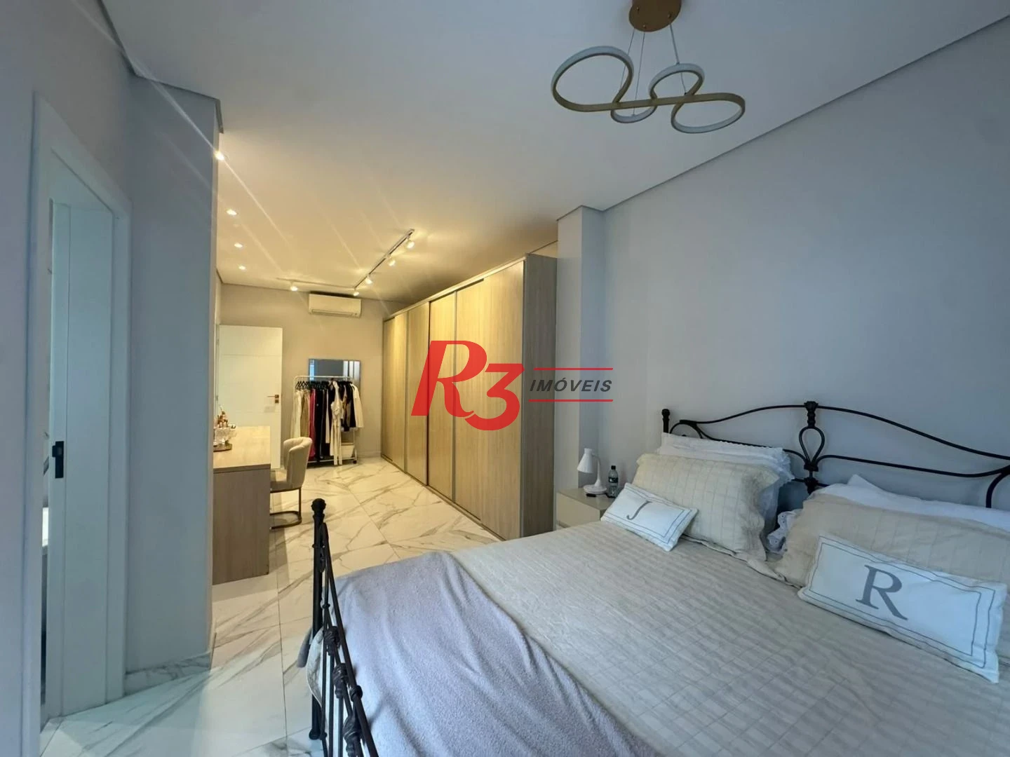 Casa com 3 dormitórios à venda, 190 m² por R$ 2.300.000,00 - Gonzaga - Santos/SP