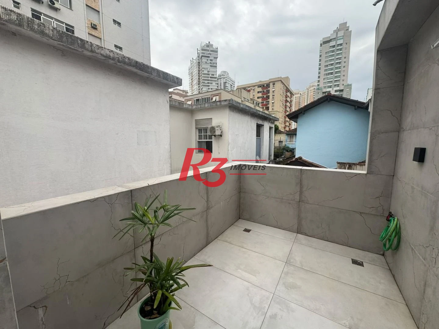 Casa com 3 dormitórios à venda, 190 m² por R$ 2.300.000,00 - Gonzaga - Santos/SP