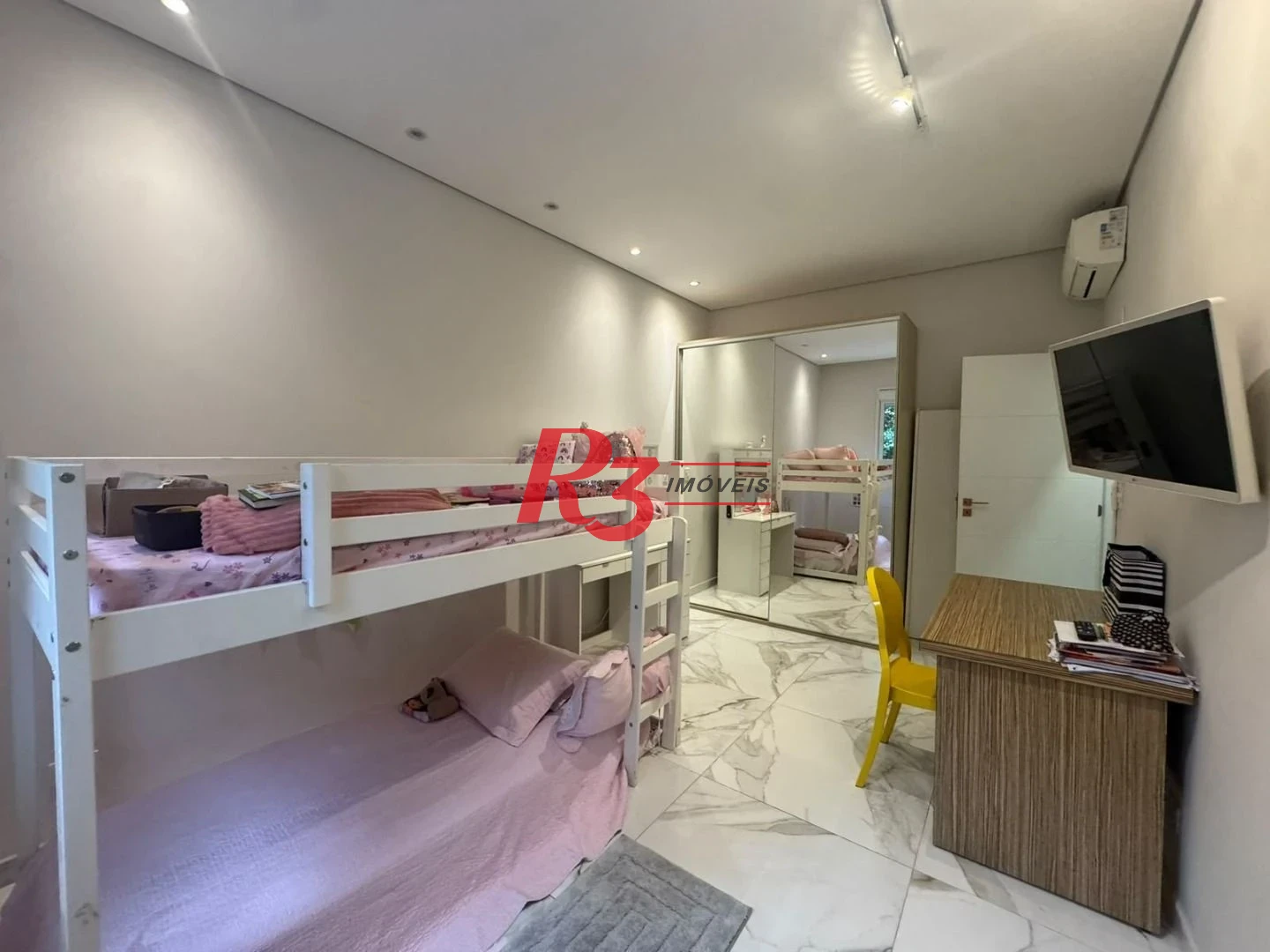 Casa com 3 dormitórios à venda, 190 m² por R$ 2.300.000,00 - Gonzaga - Santos/SP