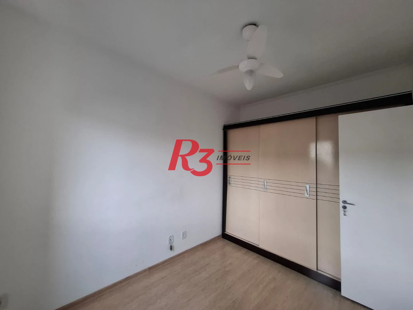 Apartamento com 2 dormitórios à venda, 53 m² por R$ 389.000,00 - Areia Branca - Santos/SP