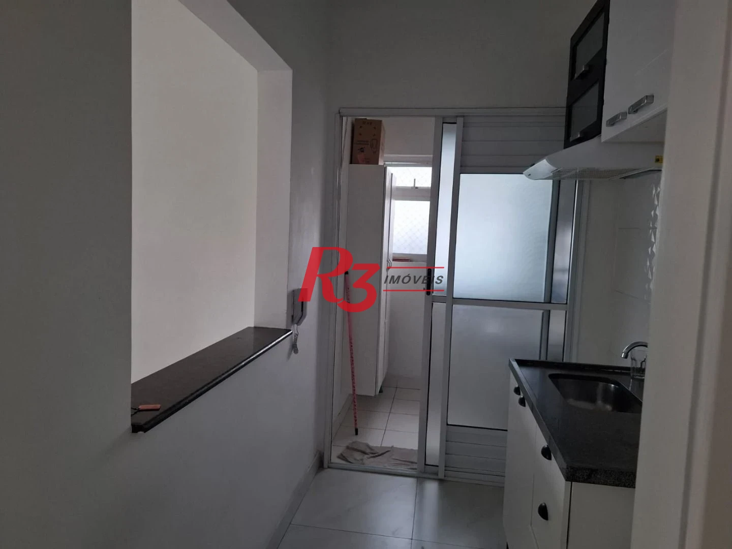 Apartamento com 2 dormitórios à venda, 53 m² por R$ 389.000,00 - Areia Branca - Santos/SP