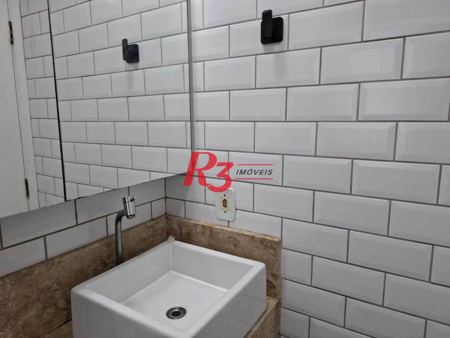 Apartamento com 2 dormitórios à venda, 53 m² por R$ 389.000,00 - Areia Branca - Santos/SP