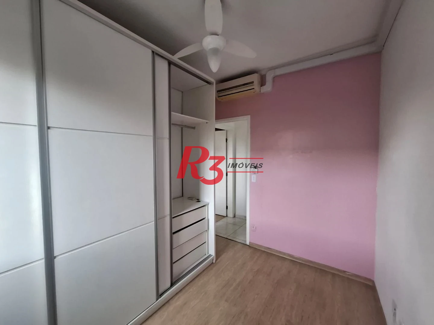 Apartamento com 2 dormitórios à venda, 53 m² por R$ 389.000,00 - Areia Branca - Santos/SP