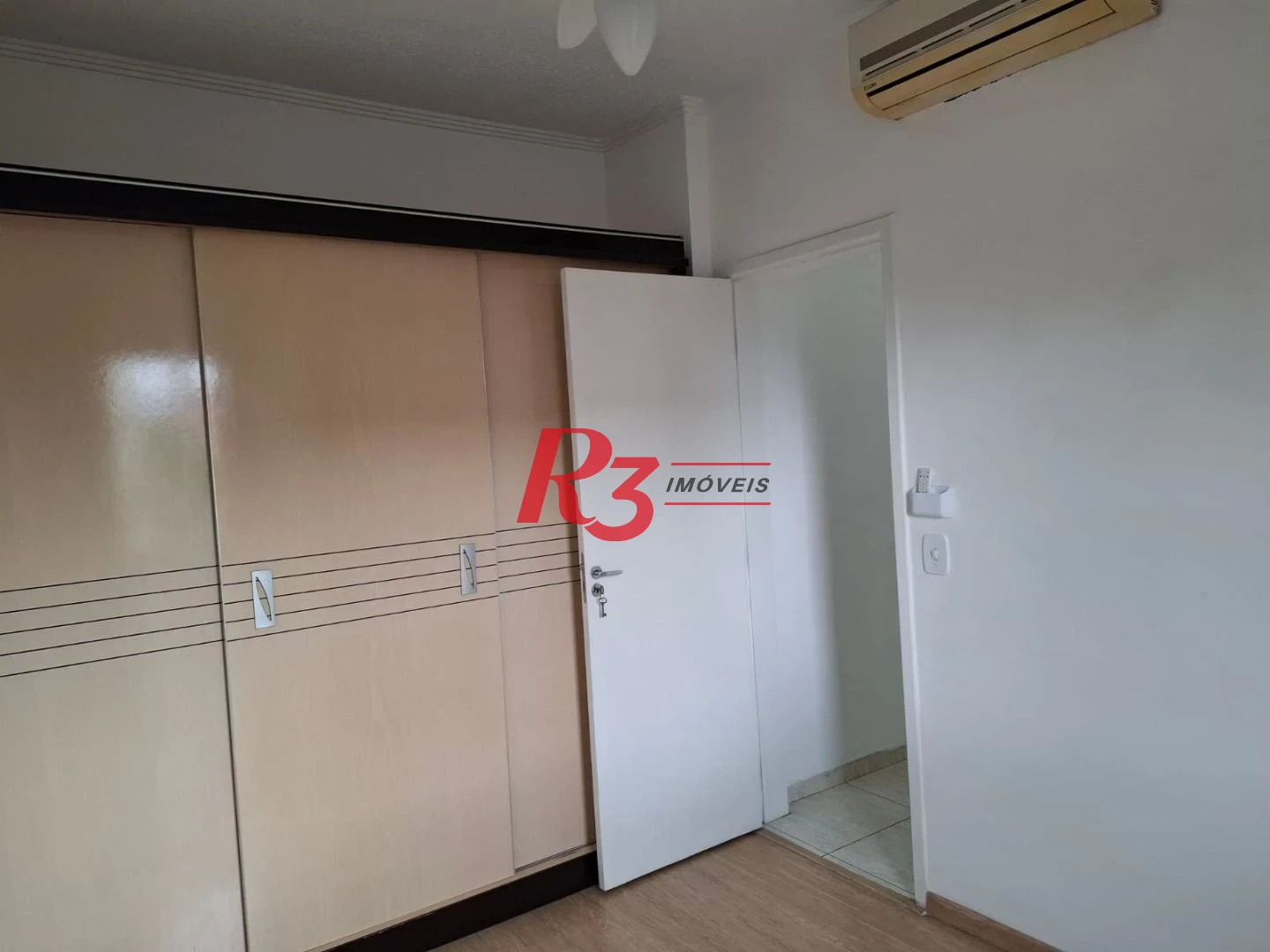 Apartamento com 2 dormitórios à venda, 53 m² por R$ 389.000,00 - Areia Branca - Santos/SP