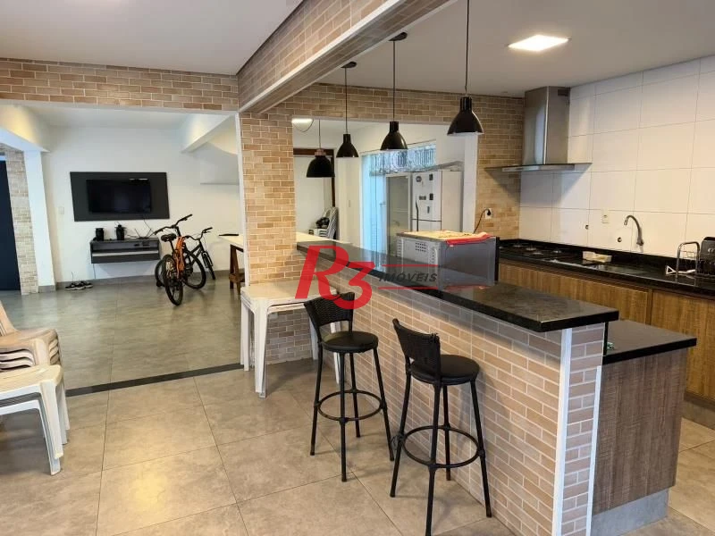 Casa com 4 dormitórios para alugar, 350 m² por R$ 9.800,00/mês - Embaré - Santos/SP