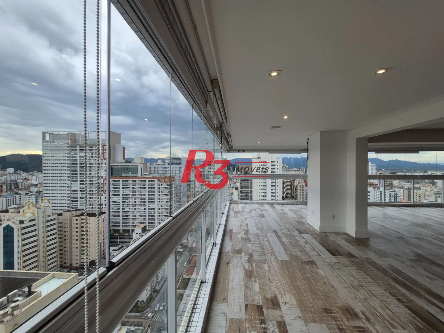 Apartamento com 3 dormitórios à venda, 207 m² por R$ 3.750.000,00 - Gonzaga - Santos/SP