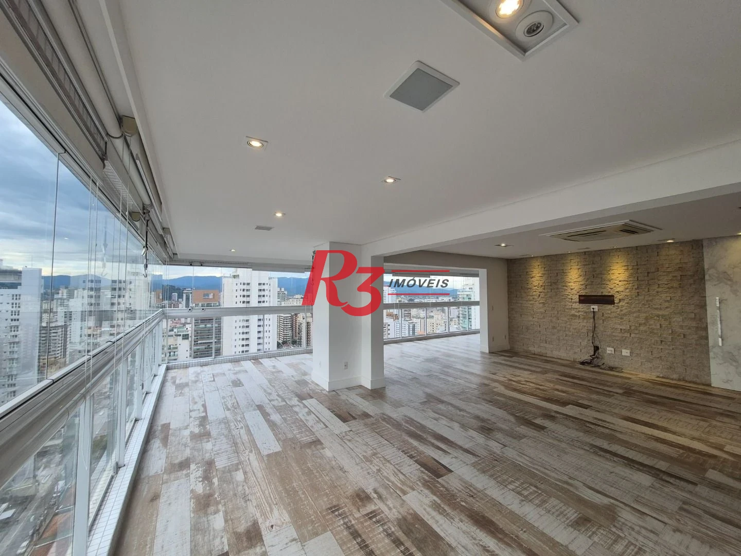 Apartamento com 3 dormitórios à venda, 207 m² por R$ 3.750.000,00 - Gonzaga - Santos/SP