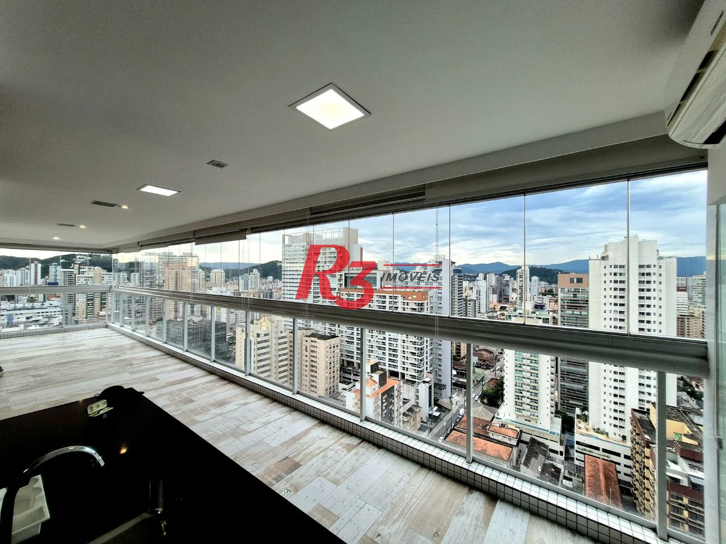 Apartamento com 3 dormitórios à venda, 207 m² por R$ 3.750.000,00 - Gonzaga - Santos/SP