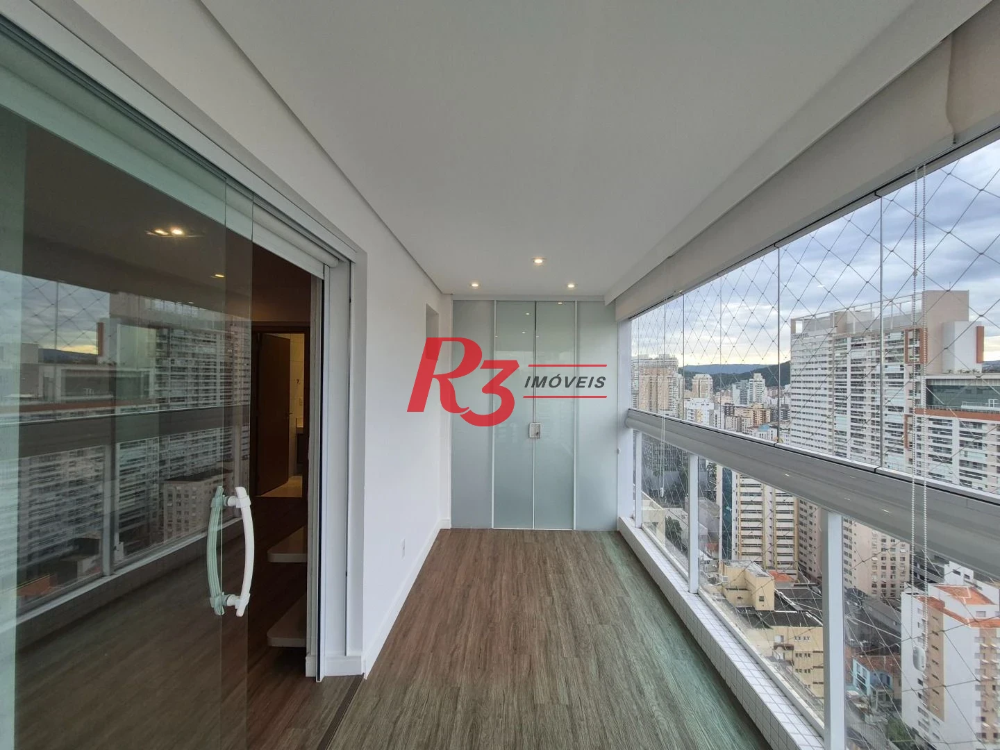 Apartamento com 3 dormitórios à venda, 207 m² por R$ 3.750.000,00 - Gonzaga - Santos/SP