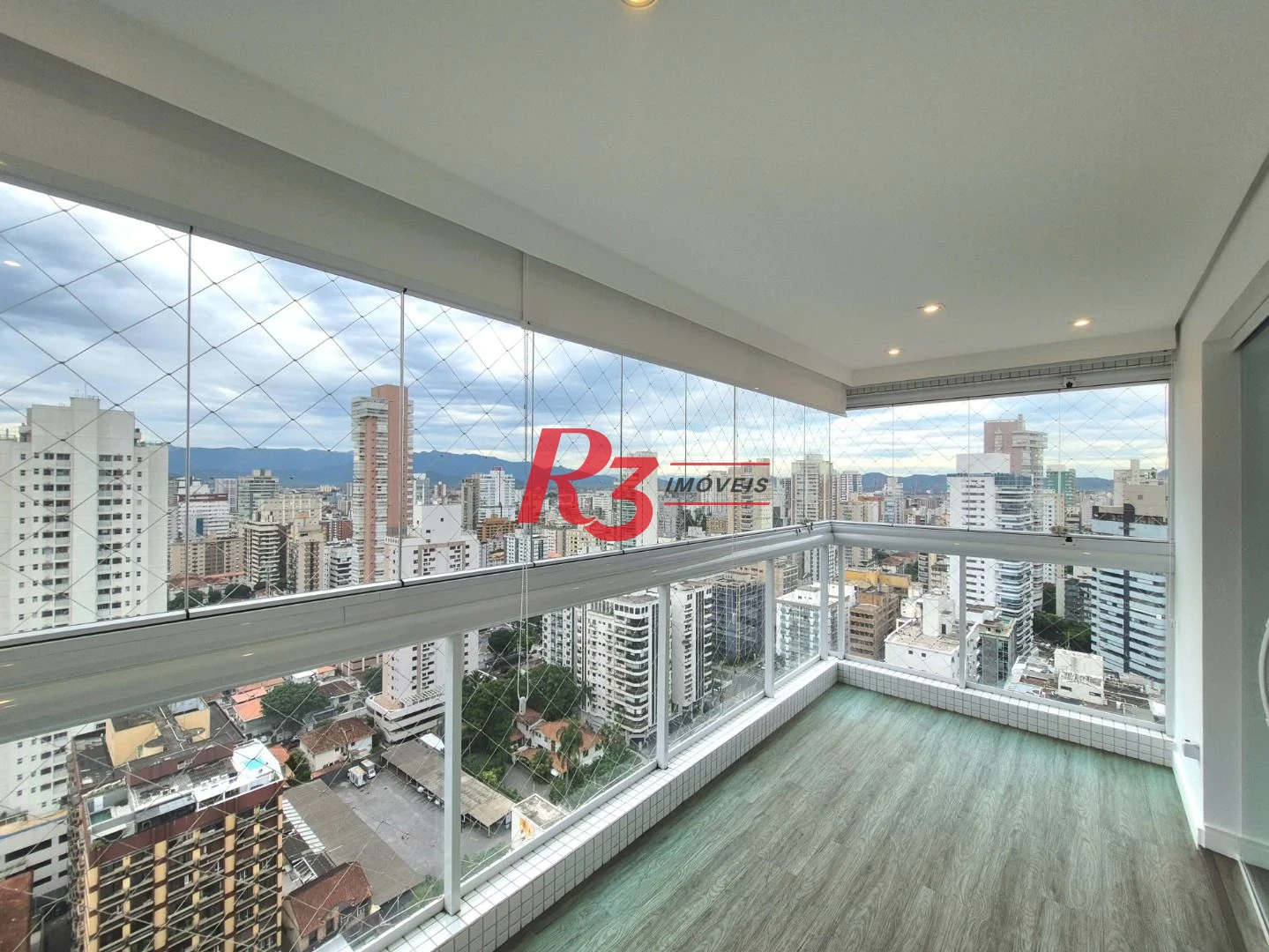 Apartamento com 3 dormitórios à venda, 207 m² por R$ 3.750.000,00 - Gonzaga - Santos/SP