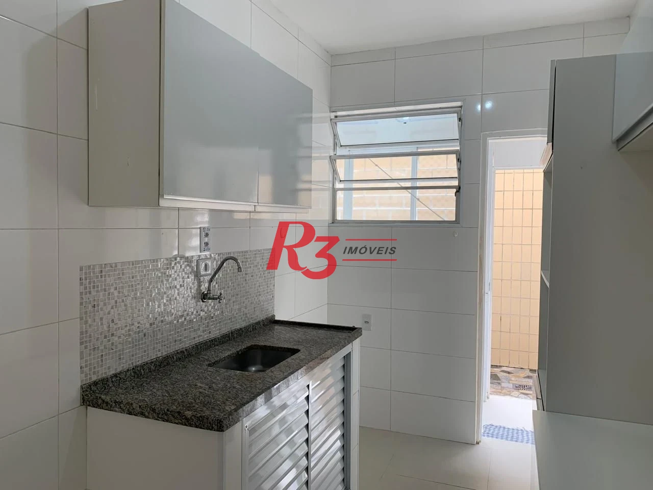 Apartamento com 2 dormitórios à venda, 75 m² por R$ 530.000,00 - Boqueirão - Santos/SP