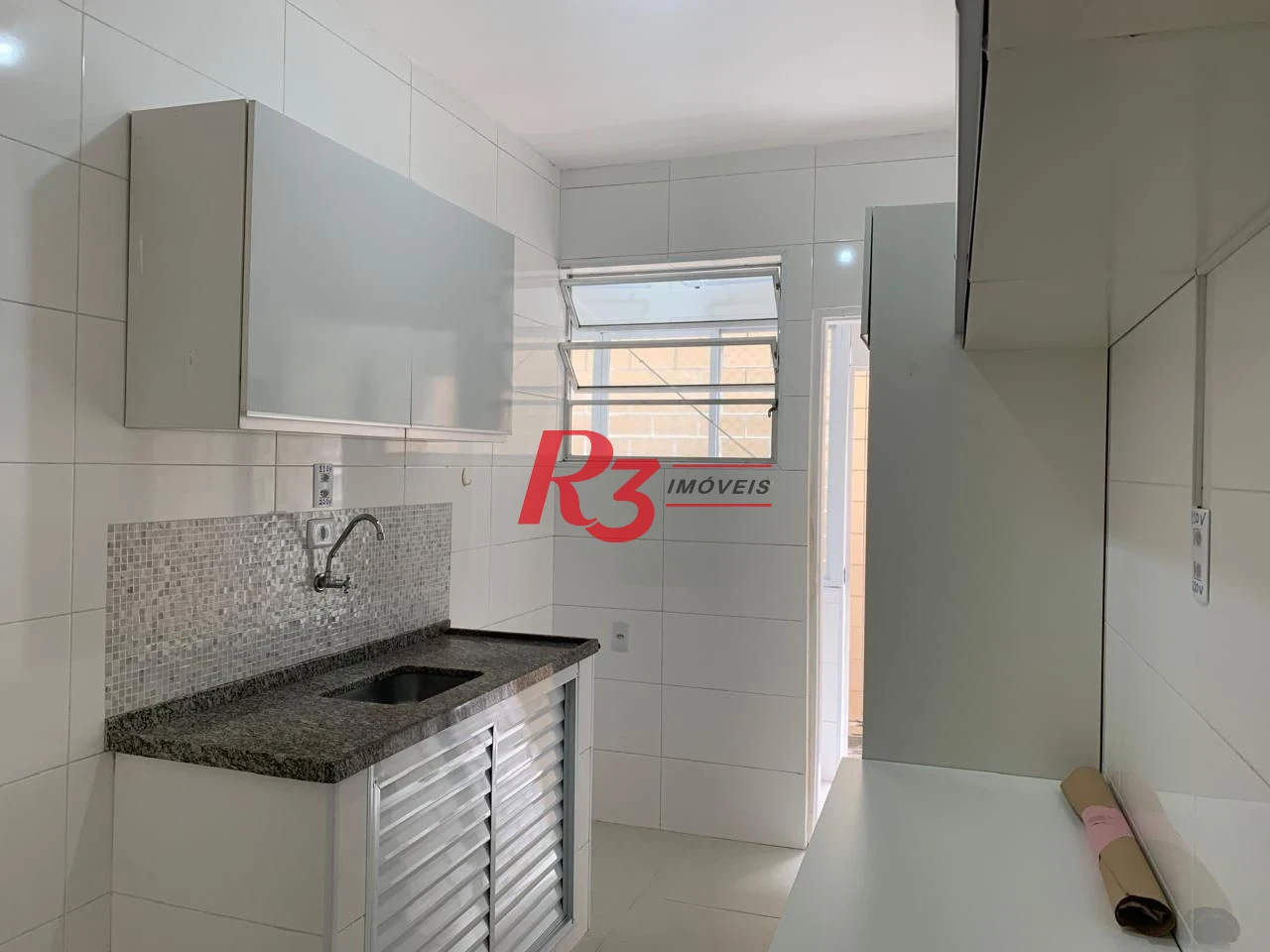 Apartamento com 2 dormitórios à venda, 75 m² por R$ 530.000,00 - Boqueirão - Santos/SP