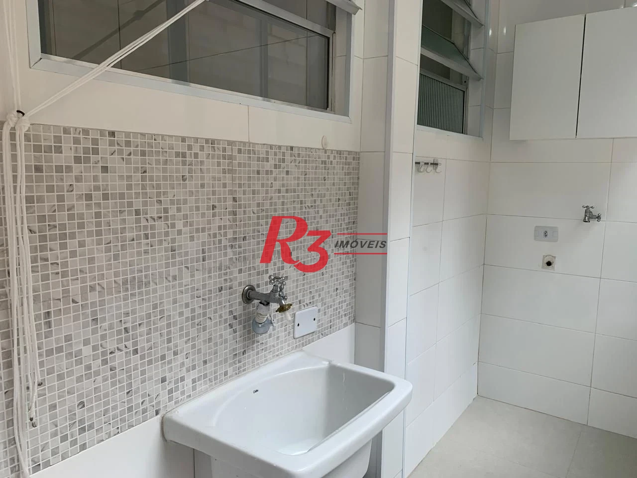 Apartamento com 2 dormitórios à venda, 75 m² por R$ 530.000,00 - Boqueirão - Santos/SP