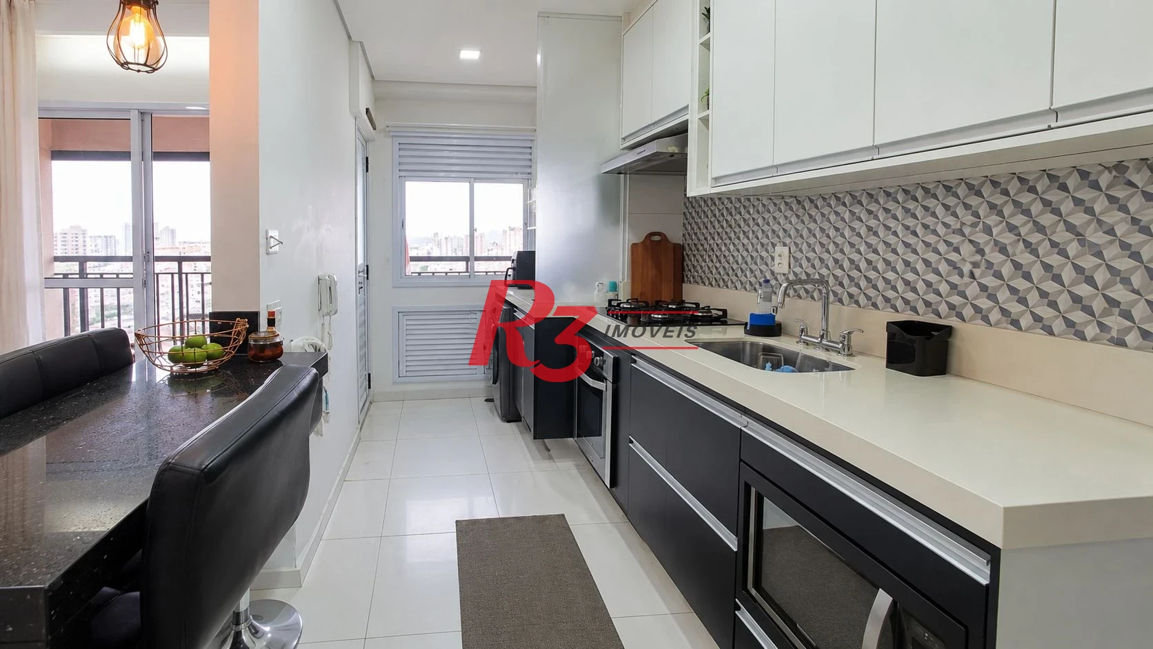 Apartamento com 2 dormitórios à venda, 64 m² por R$ 725.000,00 - Marapé - Santos/SP