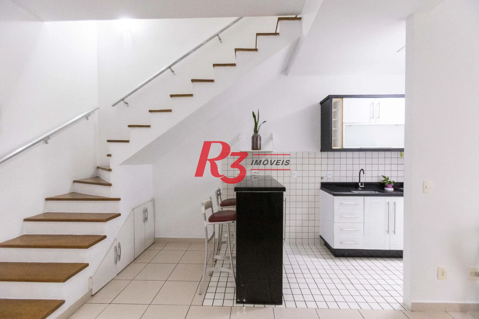Apartamento com 1 dormitório para alugar, 60 m² por R$ 5.200,00/mês - Gonzaga - Santos/SP