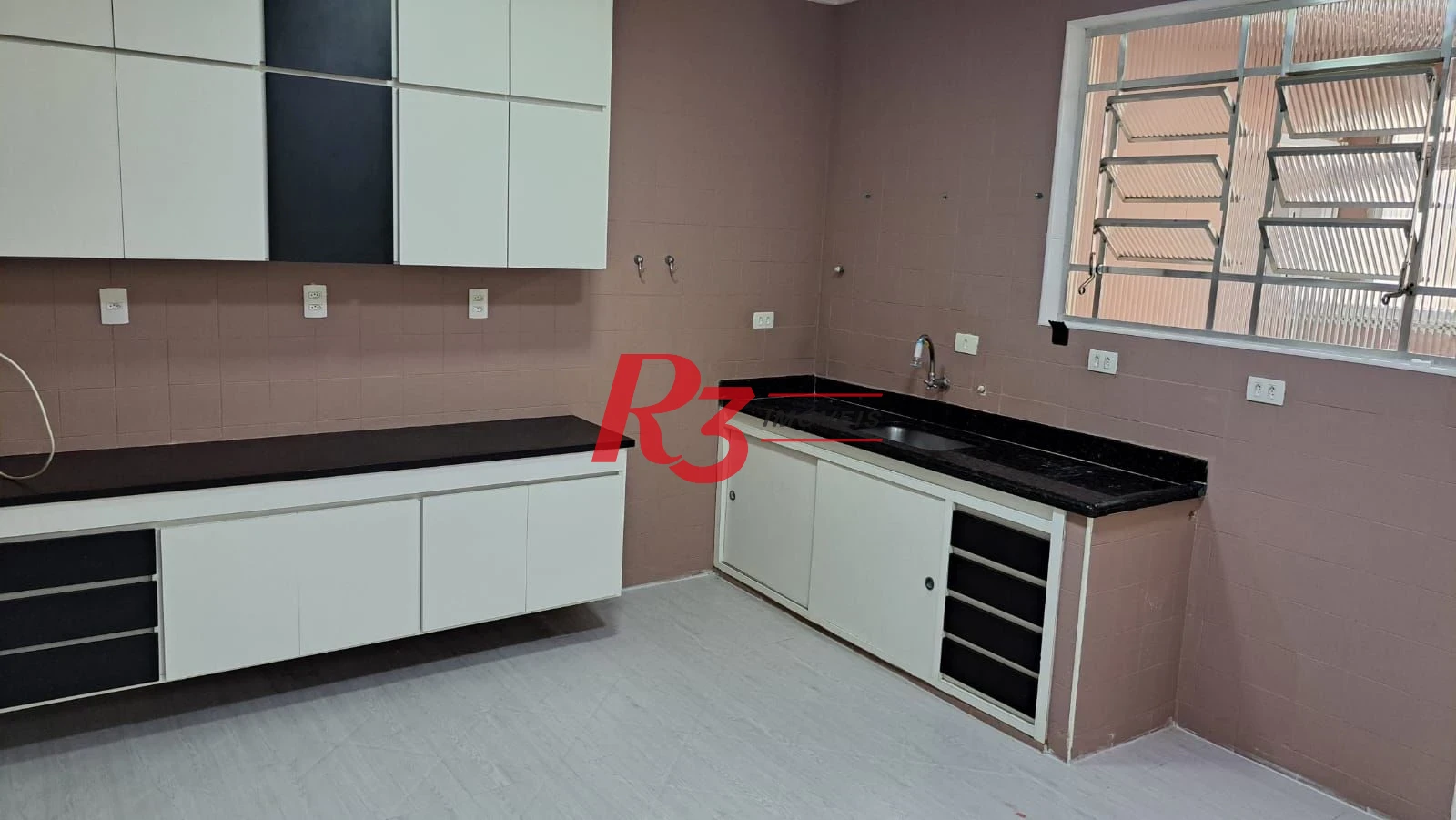 Apartamento com 2 dormitórios à venda, 98 m² por R$ 600.000,00 - Gonzaga - Santos/SP