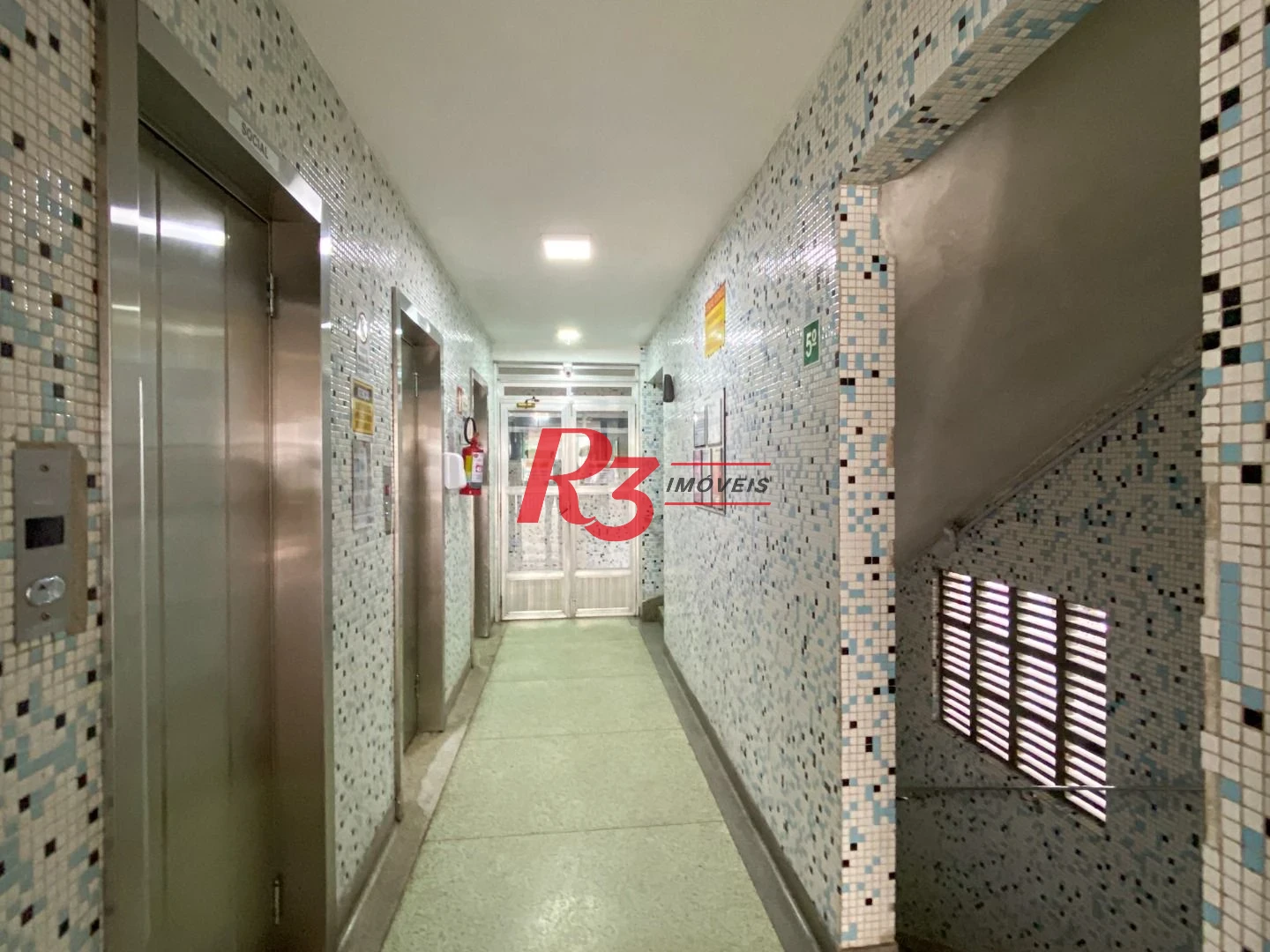 Apartamento com 2 dormitórios à venda, 65 m² por R$ 370.000,00 - José Menino - Santos/SP