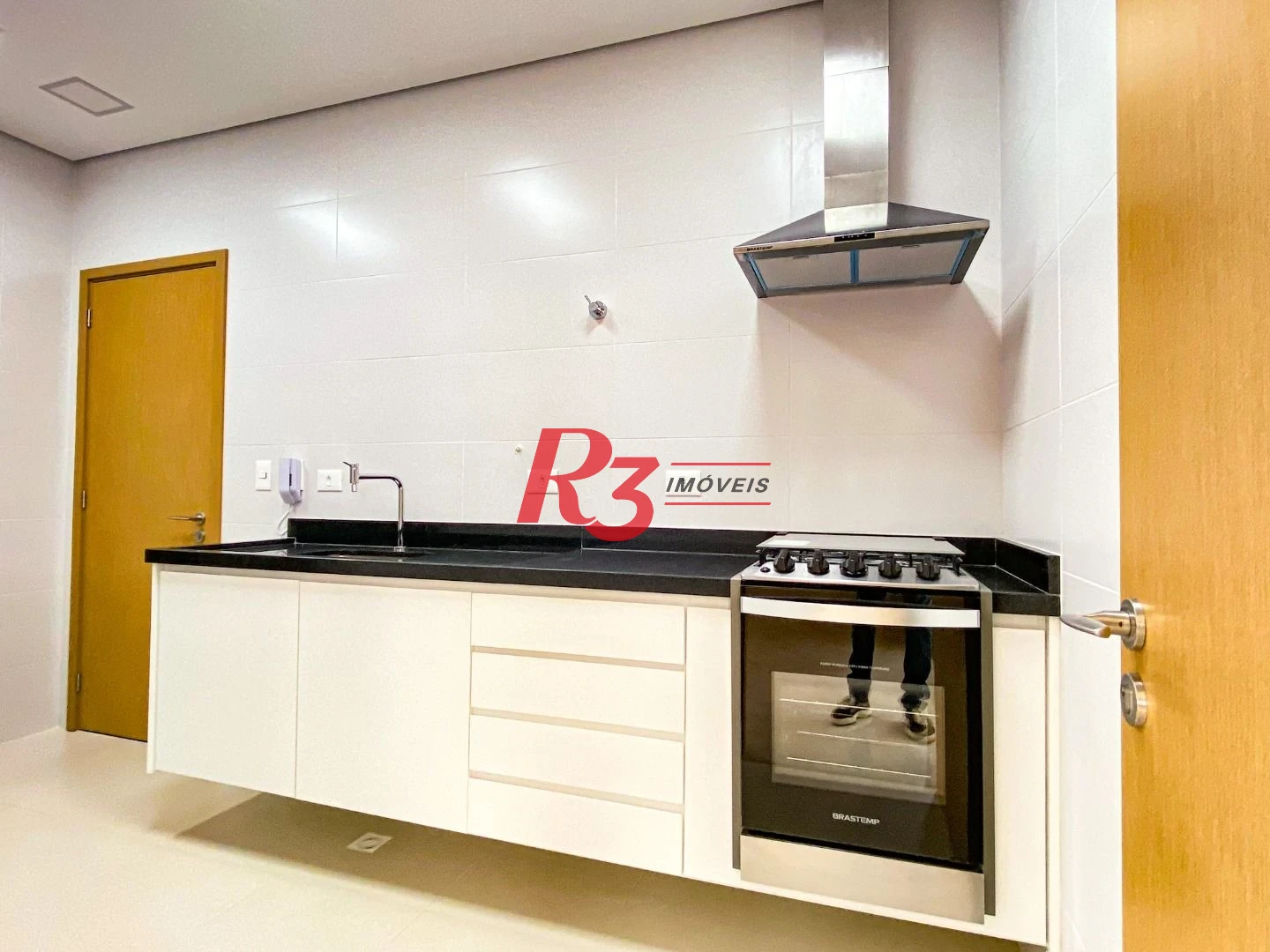 Apartamento com 2 dormitórios para alugar, 69 m² por R$ 5.500,02/mês - Boqueirão - Santos/SP
