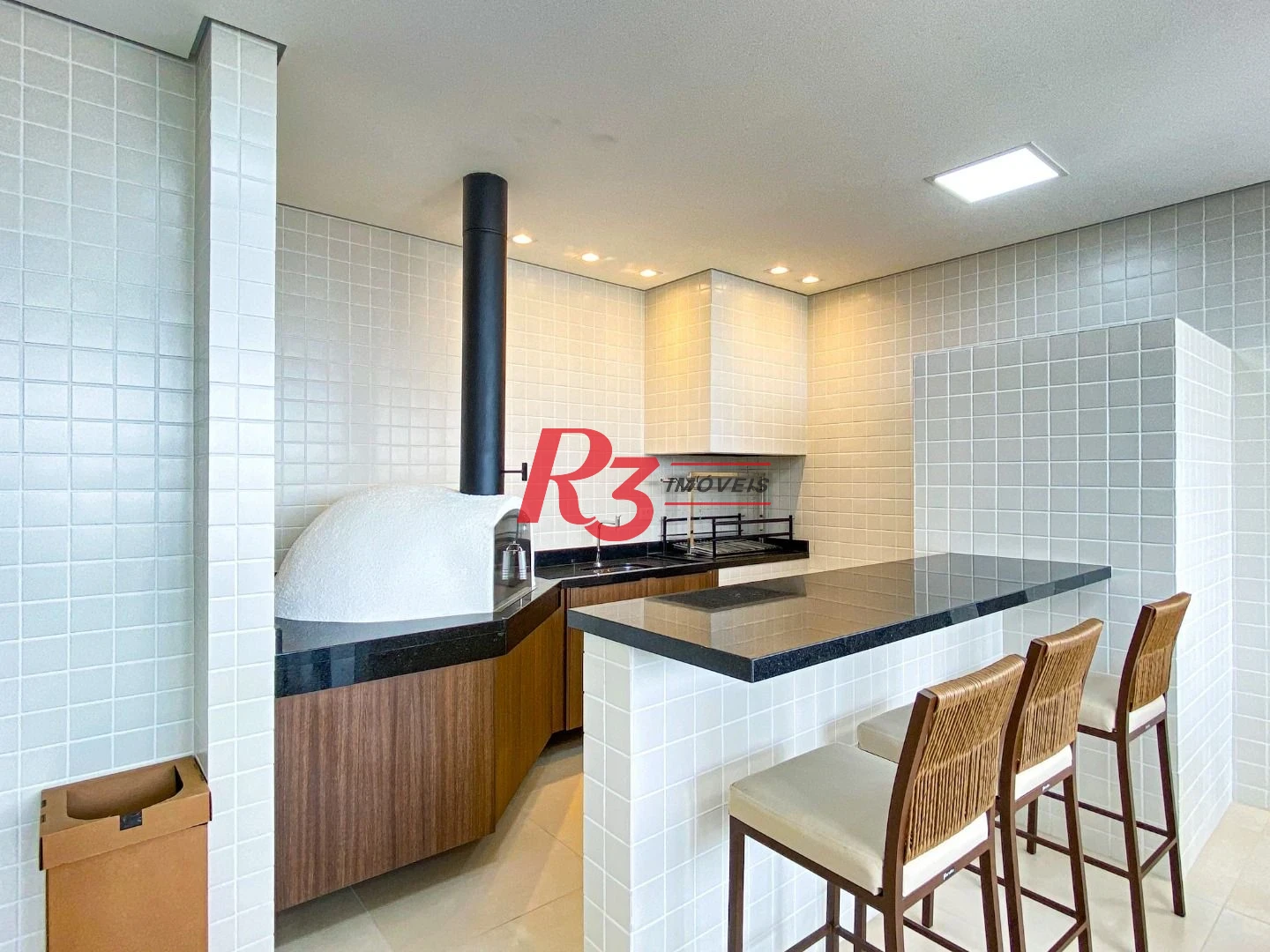 Apartamento com 2 dormitórios para alugar, 69 m² por R$ 5.500,02/mês - Boqueirão - Santos/SP
