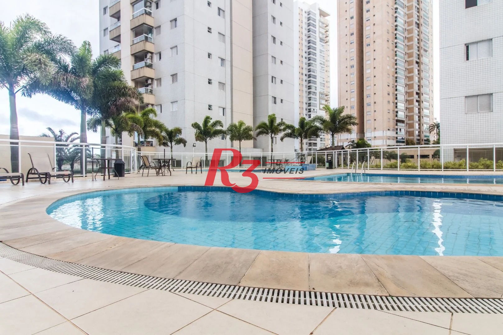 Apto para locação - 3 dormitórios sendo 1 suíte - 2 vagas de garagem - Ponta da Praia - Santos.