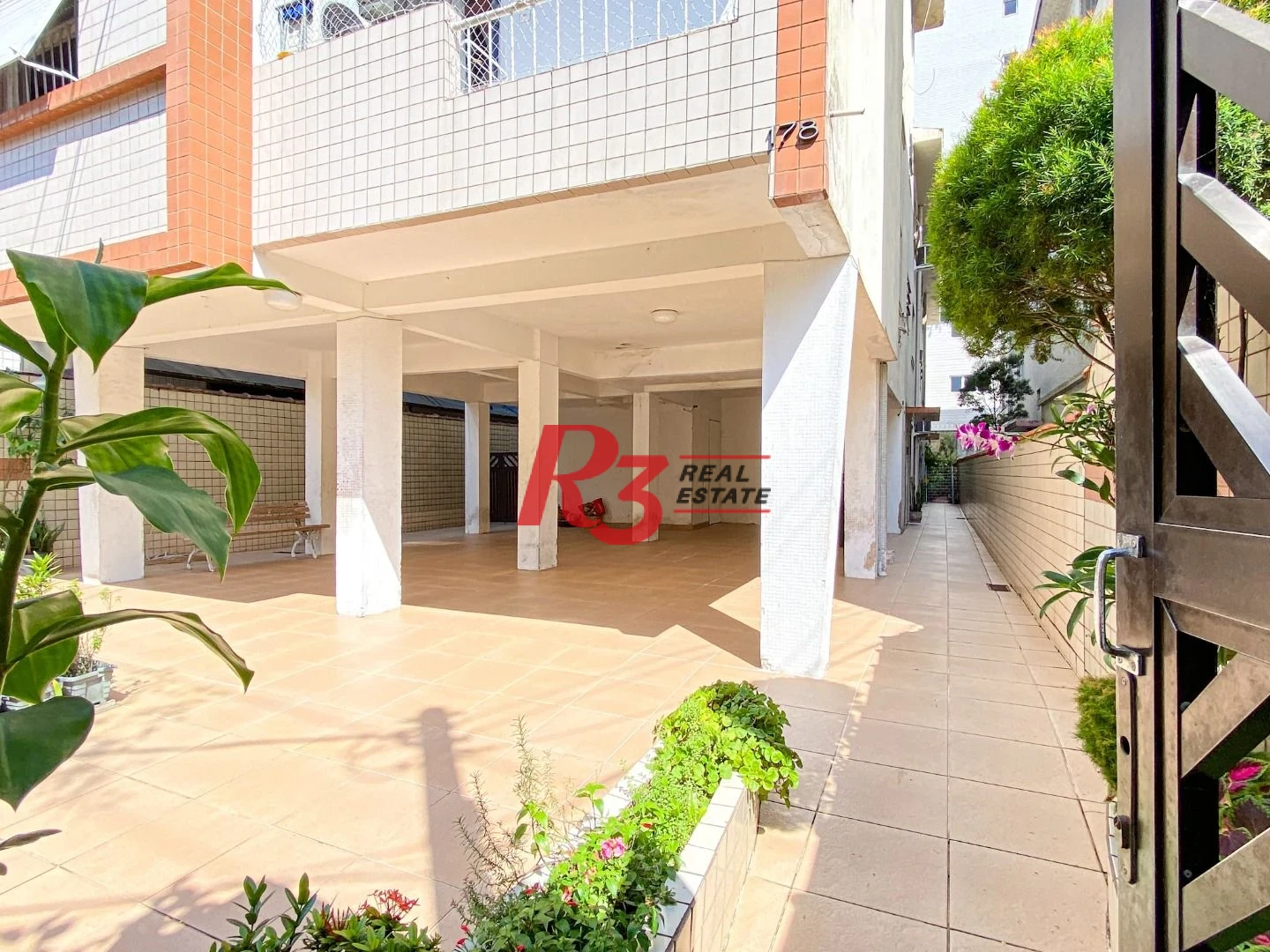 Apartamento com 2 dormitórios à venda, 63 m² por R$ 359.000,00 - Aparecida - Santos/SP