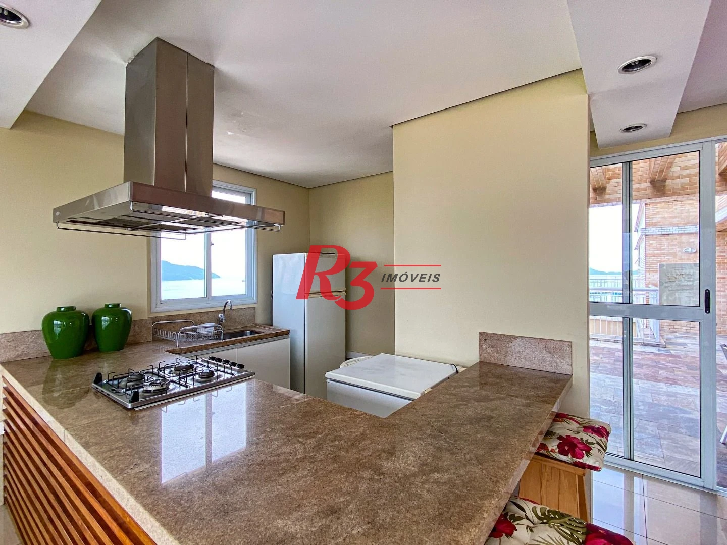 Apartamento com 3 dormitórios para alugar, 94 m² por R$ 7.000,00/mês - Gonzaga - Santos/SP