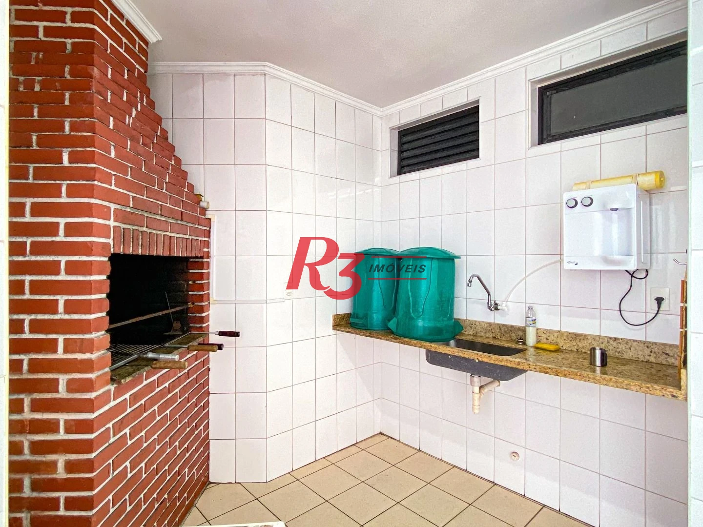 Apartamento com 2 dormitórios à venda, 82 m² por R$ 640.000,00 - Embaré - Santos/SP