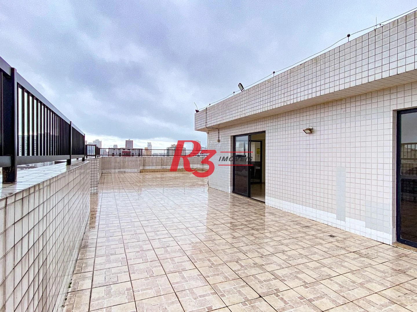 Apartamento com 2 dormitórios à venda, 82 m² por R$ 640.000,00 - Embaré - Santos/SP