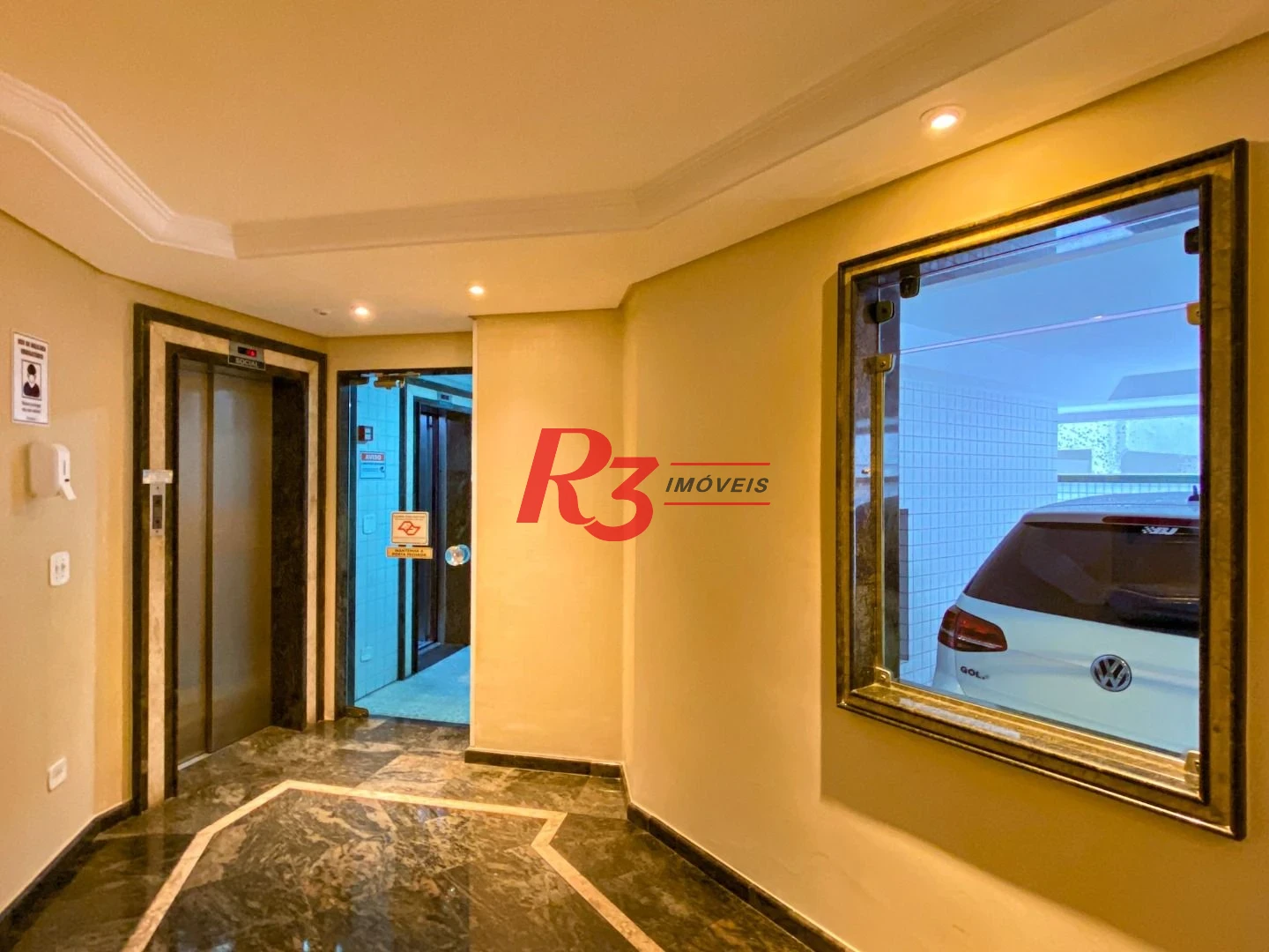 Apartamento com 2 dormitórios à venda, 82 m² por R$ 640.000,00 - Embaré - Santos/SP