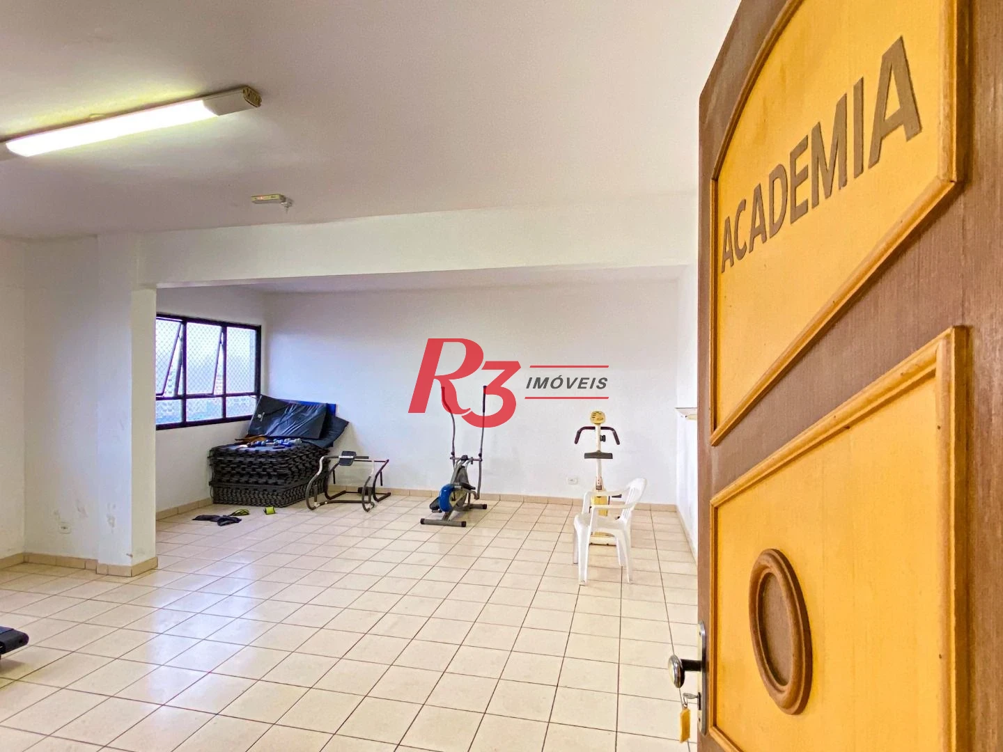 Apartamento com 2 dormitórios à venda, 82 m² por R$ 640.000,00 - Embaré - Santos/SP