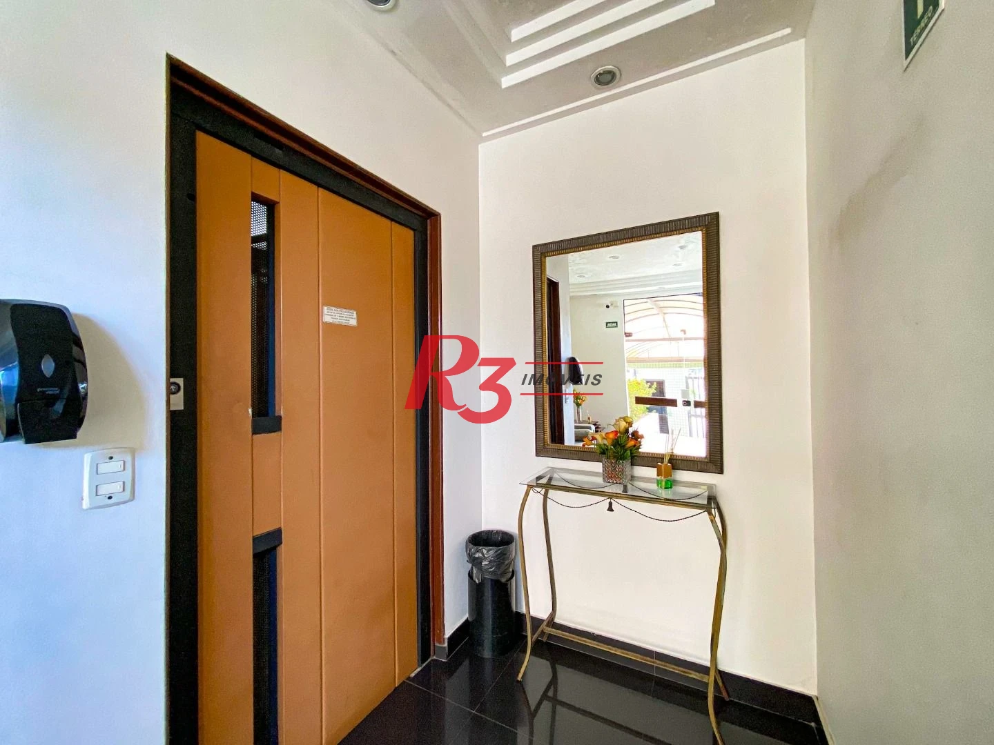 Apartamento com 2 dormitórios à venda, 74 m² por R$ 830.000,00 - Estuário - Santos/SP