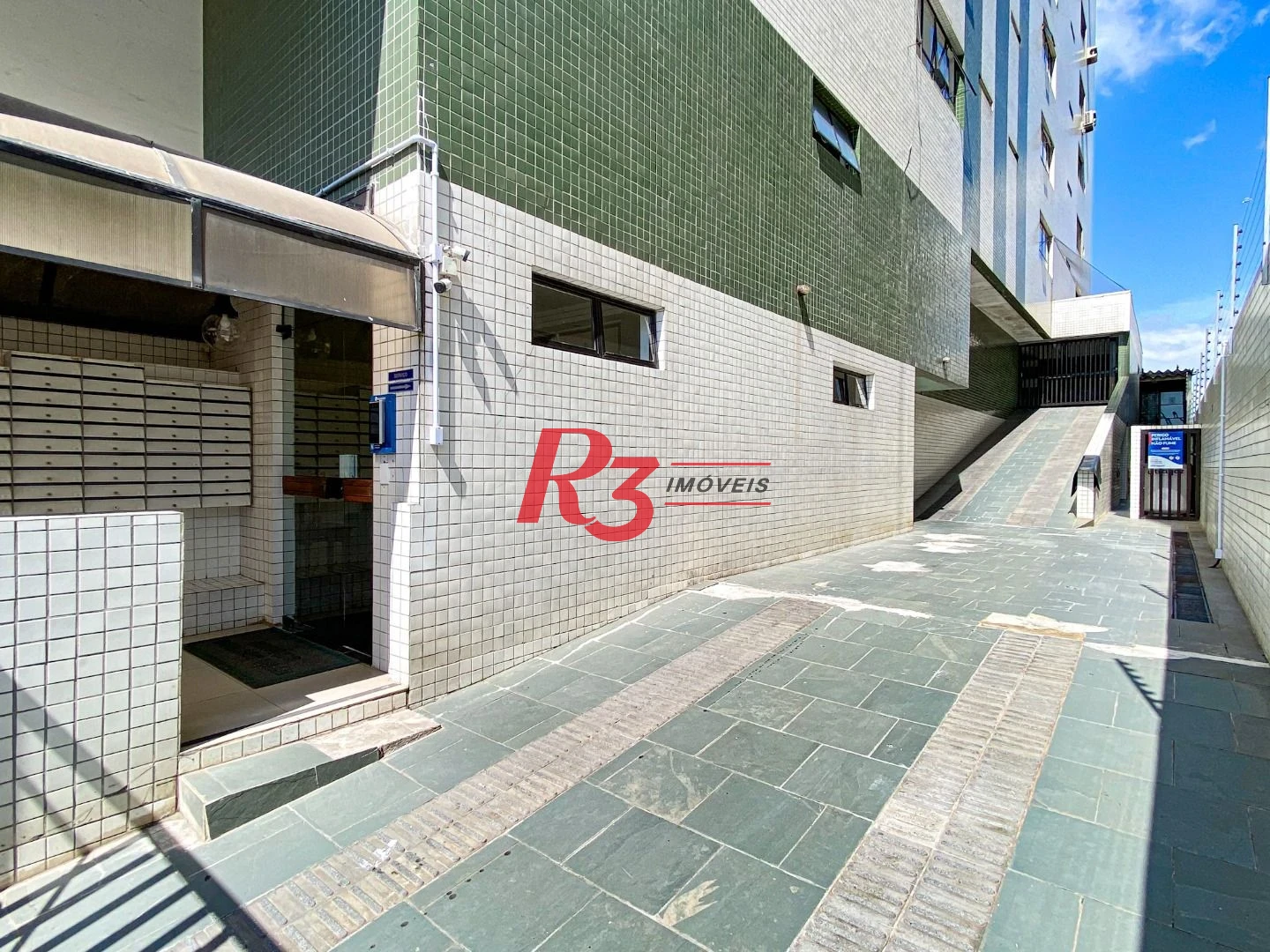 Apartamento com 2 dormitórios à venda, 74 m² por R$ 830.000,00 - Estuário - Santos/SP