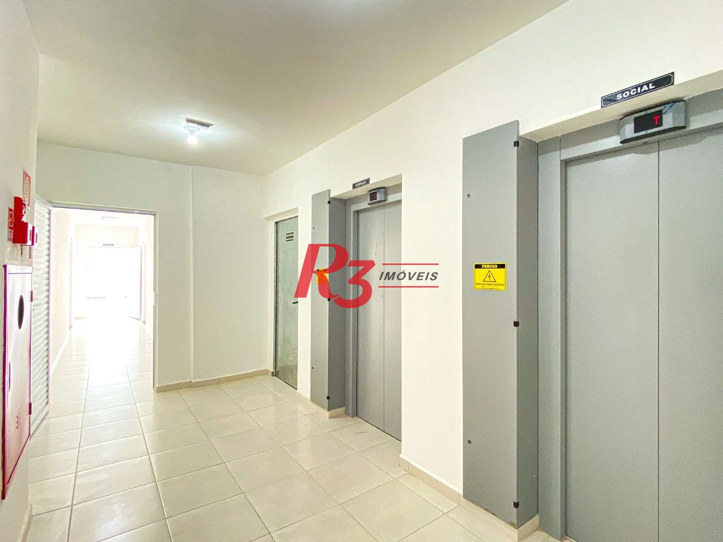 Apartamento com 2 dormitórios à venda, 60 m² por R$ 585.000,00 - Macuco - Santos/SP
