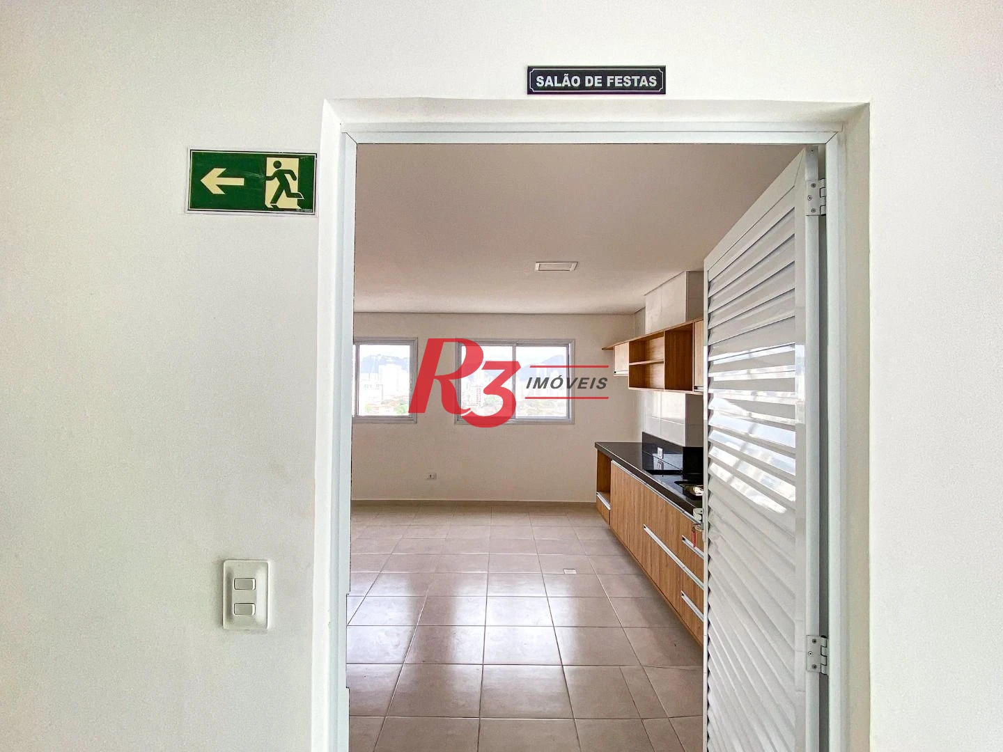 Apartamento com 2 dormitórios à venda, 60 m² por R$ 585.000,00 - Macuco - Santos/SP