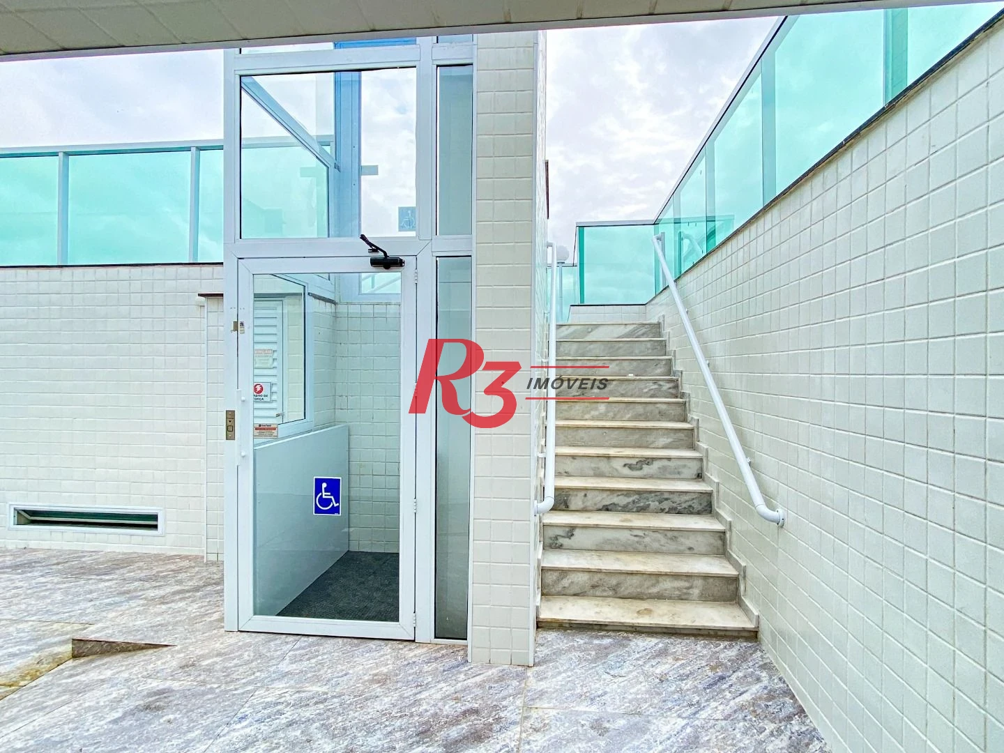 Apartamento com 2 dormitórios à venda, 60 m² por R$ 585.000,00 - Macuco - Santos/SP
